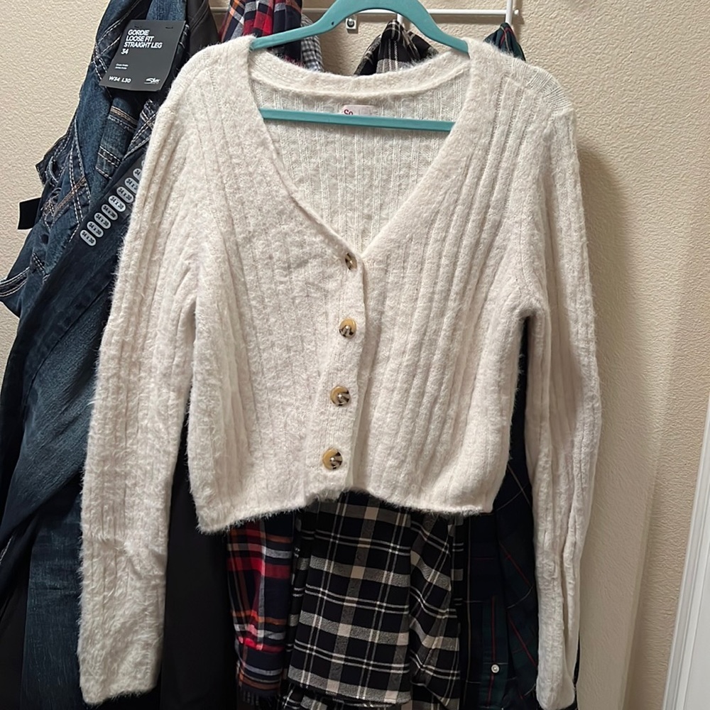Soft SO crop button sweater
